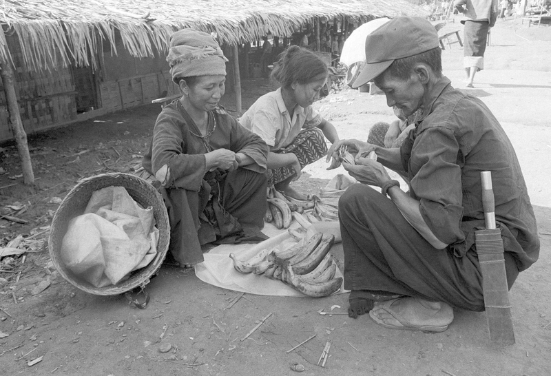 Refugiados en Laos en 1977. AP Images